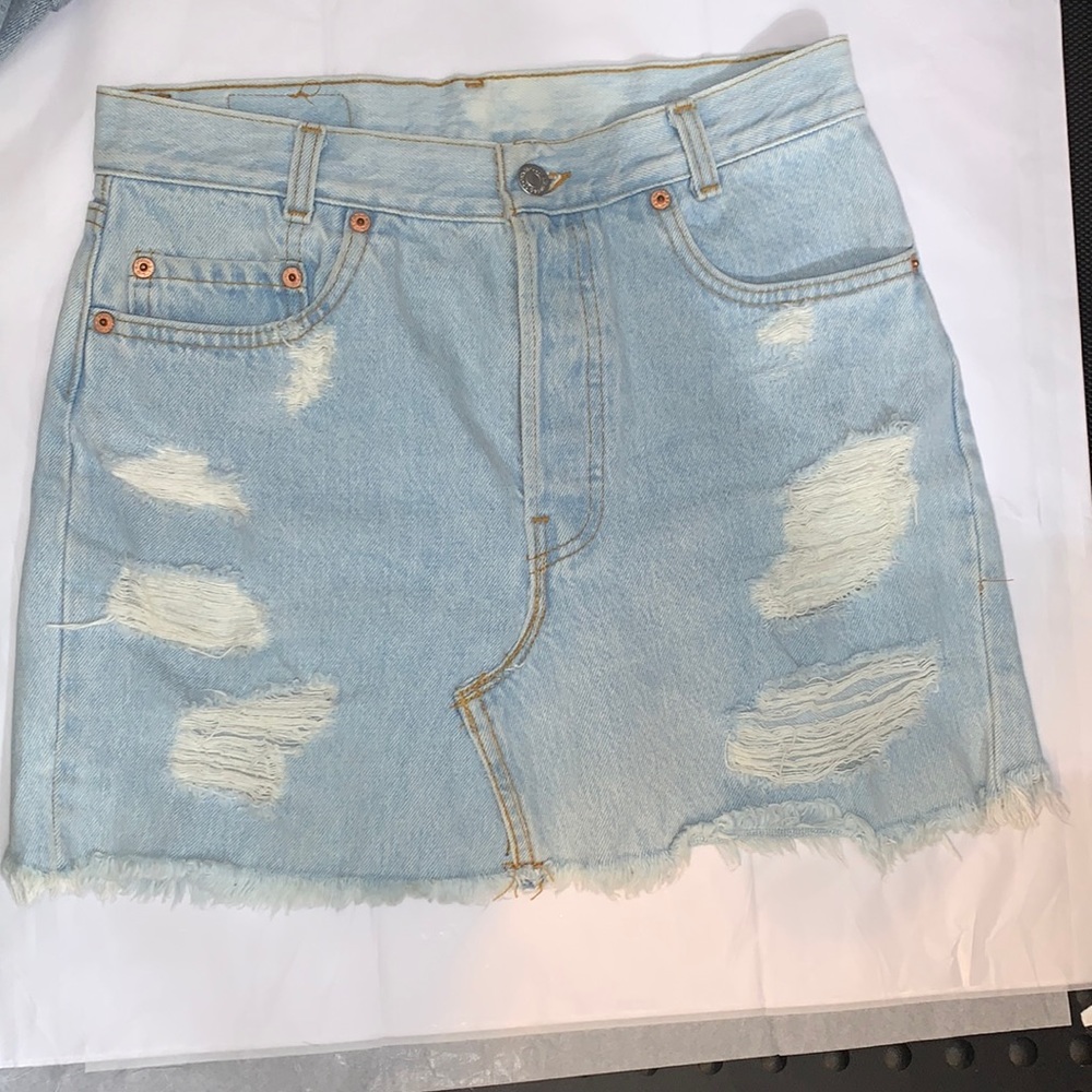 Levi’s Vintage Denim Distressed Skirt in Light Wash Size 29